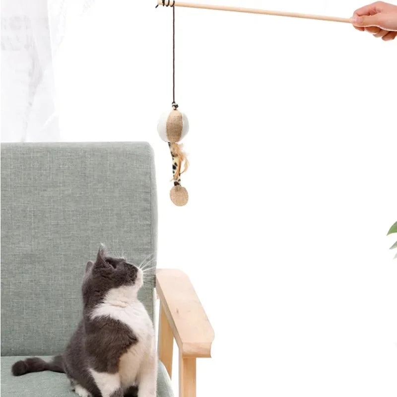 Baguette en bois avec grelot pour chat — vue 3