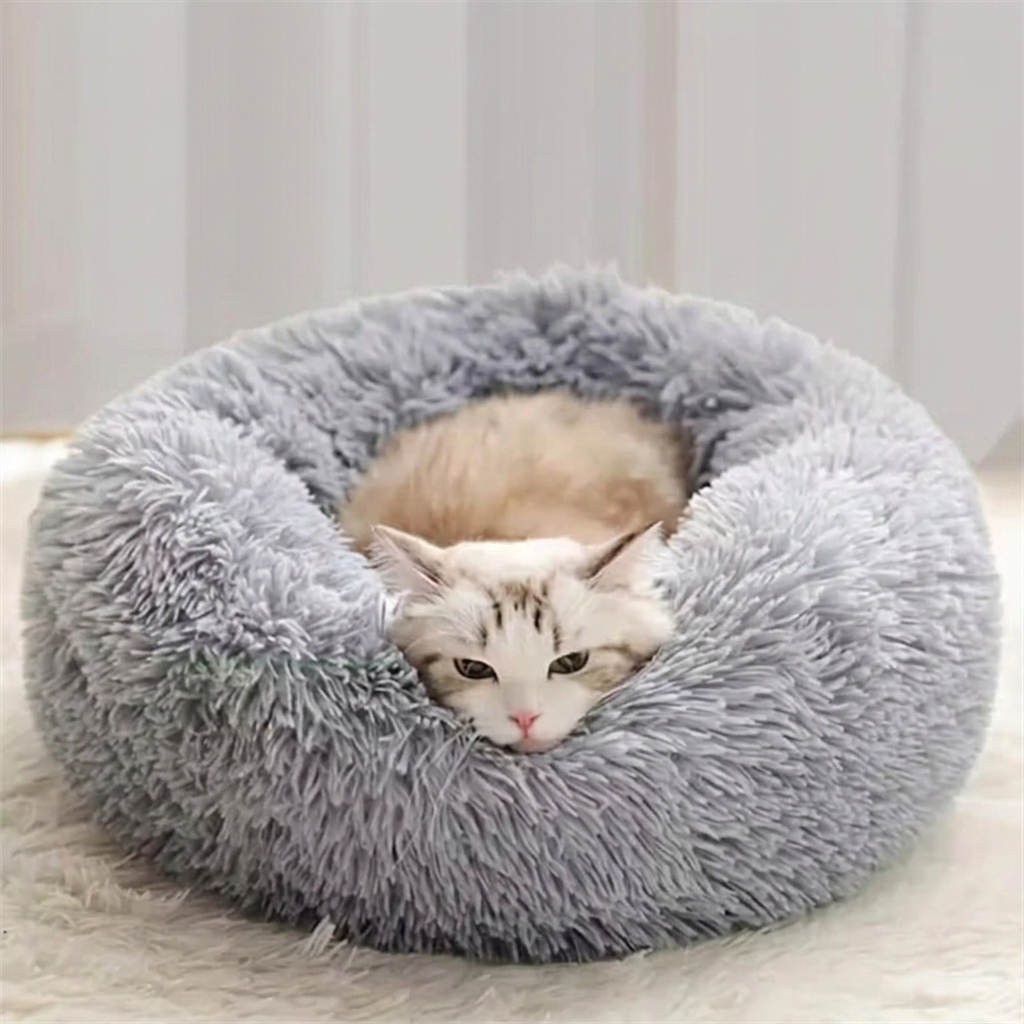 Coussin donut en fausse fourrure