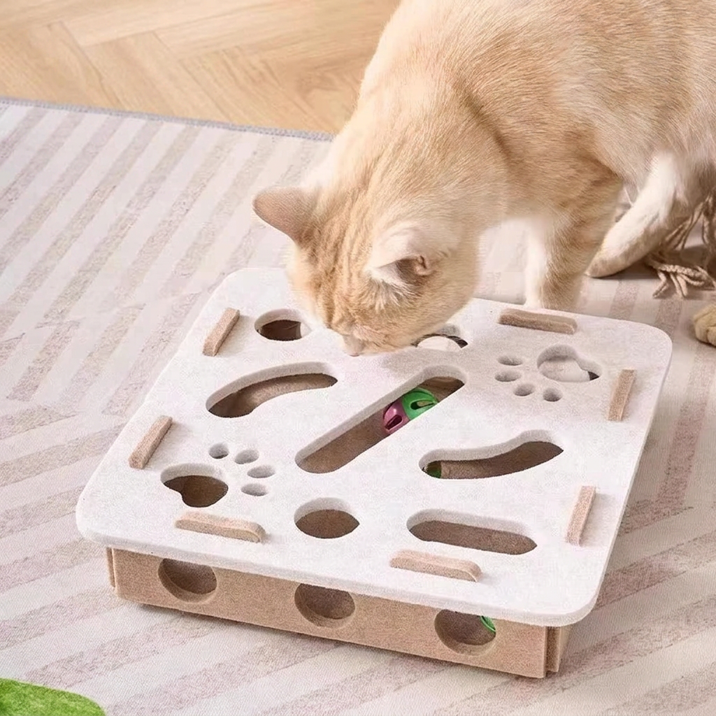 Boîte de jeu en feutre avec balles pour chat — vue 2
